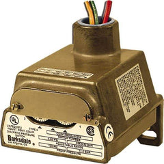 Barksdale - 0.5 to 36 psi Adjustable Range, 83.3 inH2O Max psi, Diaphragm Pressure Switch - 1/4 NPT Female, 18in Free Leads, SPDT Contact, 304SS Wetted Parts, 0.5% Repeatability - Apex Tool & Supply