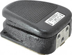 LINEMASTER - 1/8-27 NPT Clipper Air Valve - 4-Way Air Valve Foot Switch & 4 1/2" Length x 3 1/2" Width - Apex Tool & Supply