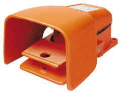 LINEMASTER - 1 Treadle, 20 Amp, 1 hp, Maintained (MA), DPDT, Electric Foot Switch - 13, 2 & 4 NEMA Rated, IP56, Cast Iron, 9" Long x 5.88" Wide x 4-1/2" High - Apex Tool & Supply