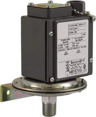 Square D - 4, 13 and 4X NEMA Rated, SPDT, 0.2 to 10 psi, Vacuum Switch Pressure and Level Switch - Adjustable Pressure, 120 VAC, 125 VDC, 240 VAC, 250 VDC, Screw Terminal - Apex Tool & Supply