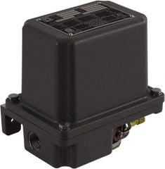 Square D - 1, 7, 9 and 3R NEMA Rated, 145 to 175 psi, Electromechanical Pressure and Level Switch - Adjustable Pressure, 575 VAC, L1-T1, L2-T2 Terminal, For Use with Square D Pumptrol - Apex Tool & Supply