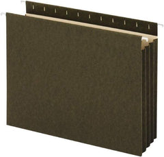 UNIVERSAL - 8-1/2 x 11", Letter Size, Standard Green, Hanging File Folders with Box Bottom - 11 Point Stock - Apex Tool & Supply