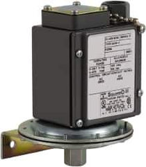 Square D - 4, 13 and 4X NEMA Rated, SPDT, 0.2 to 10 psi, Vacuum Switch Pressure and Level Switch - Adjustable Pressure, 120 VAC, 125 VDC, 240 VAC, 250 VDC, Screw Terminal - Apex Tool & Supply