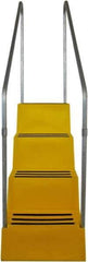 Diversified Plastics - 4 Steps, 6' 1-1/2"' High, Polypropylene Step Stand - 500 Lb Load Capacity, 22" Base Width - Apex Tool & Supply