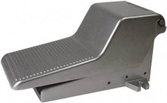 PRO-SOURCE - 1/4" NPT Manual Mechanical Valve - 3 Way, 2 Position, Foot Pedal/Spring, 0.65 CV Rate & 127.98 Max psi - Apex Tool & Supply