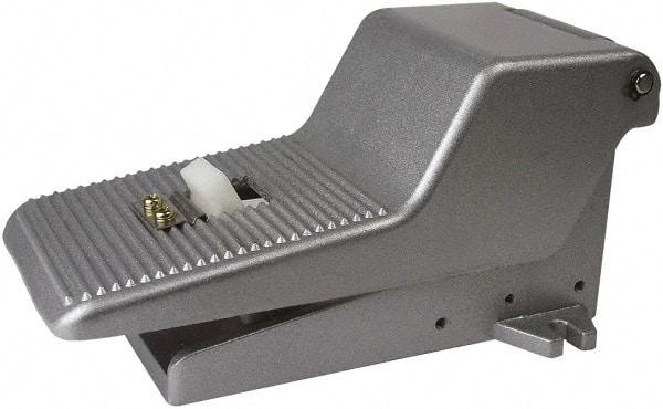 PRO-SOURCE - 1/4" NPT Manual Mechanical Valve - 3 Way, 2 Position, Foot Pedal/Manual, 0.65 CV Rate & 127.98 Max psi - Apex Tool & Supply