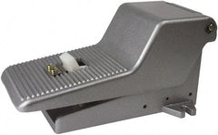PRO-SOURCE - 1/4" NPT Manual Mechanical Valve - 3 Way, 2 Position, Foot Pedal/Manual, 0.65 CV Rate & 127.98 Max psi - Apex Tool & Supply